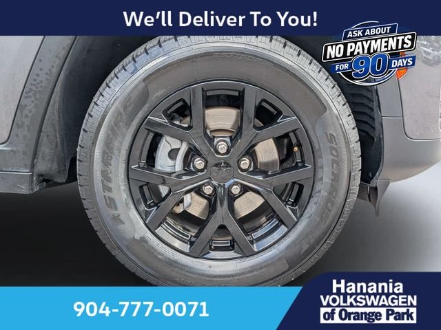 Used 2024 Gray Jeep Altitude image 10