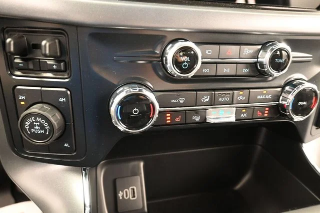 New 2026 Agate Black Metallic Ford XLT image 15