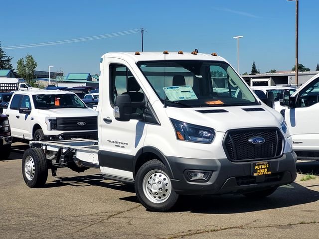 New 2025 Oxford White Ford Cutaway image 1