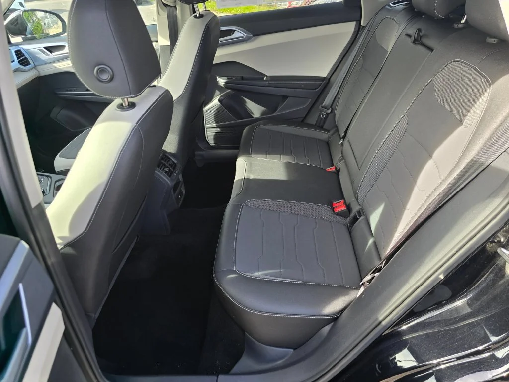 Used 2025 Black Volkswagen 1.5T SE image 18