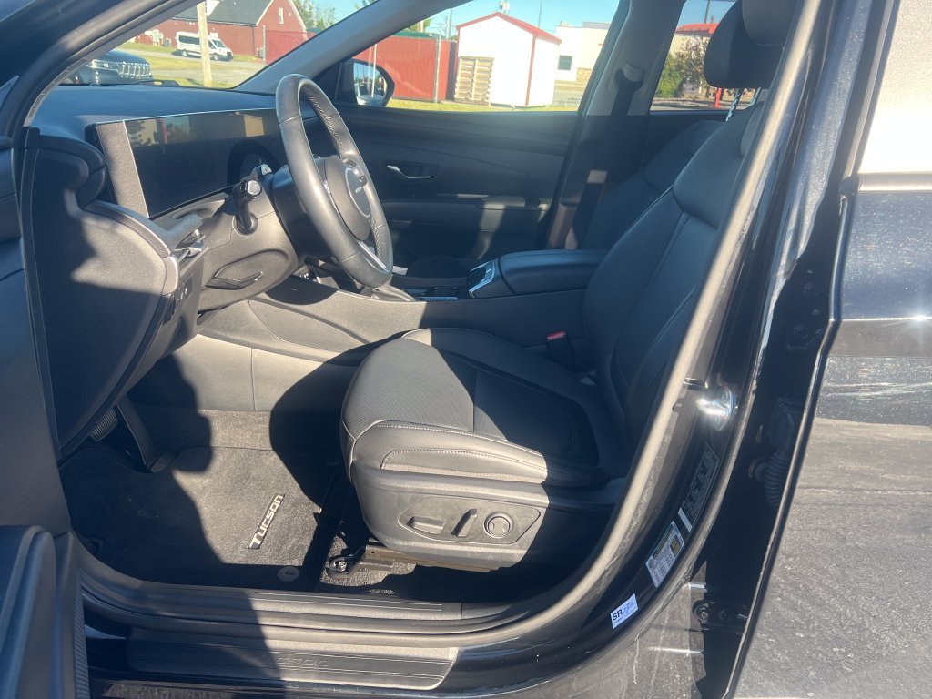 Used 2025 Black Hyundai SEL Convenience image 11