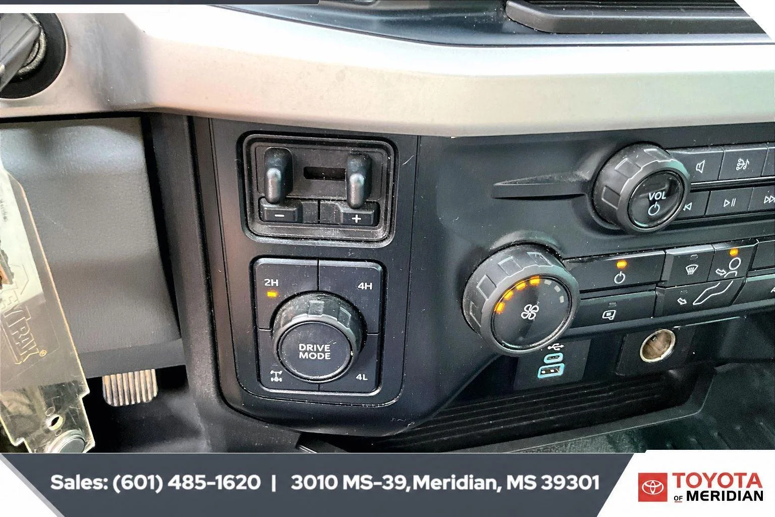 Used 2023 Oxford White Ford XL image 23