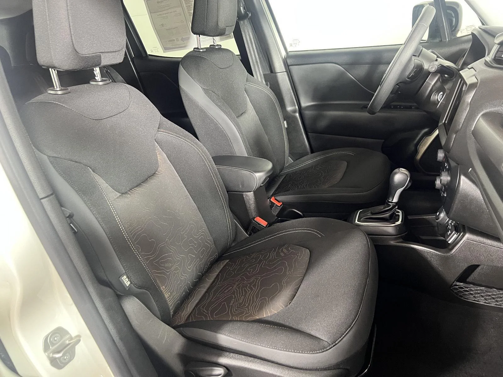 Used 2023  Jeep Upland image 41