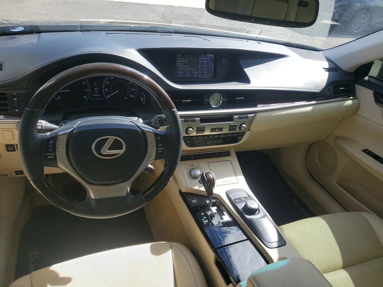Used 2014  Lexus  image 25