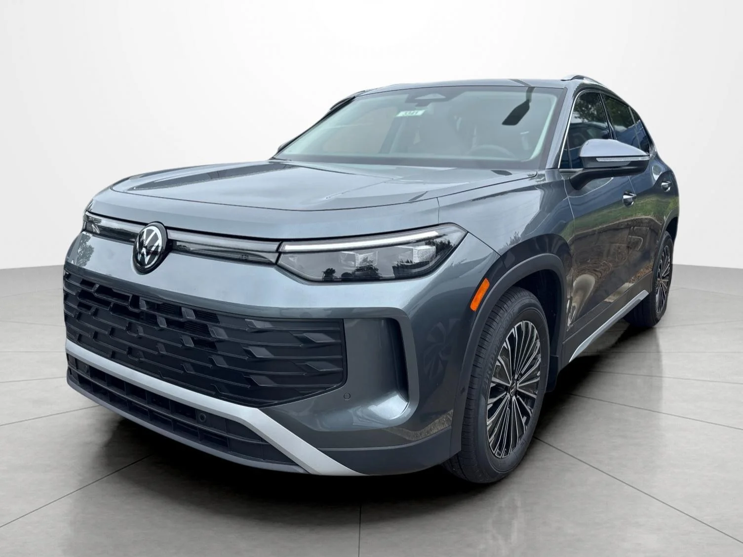 New 2026 Platinum Gray Metallic Volkswagen S image 1