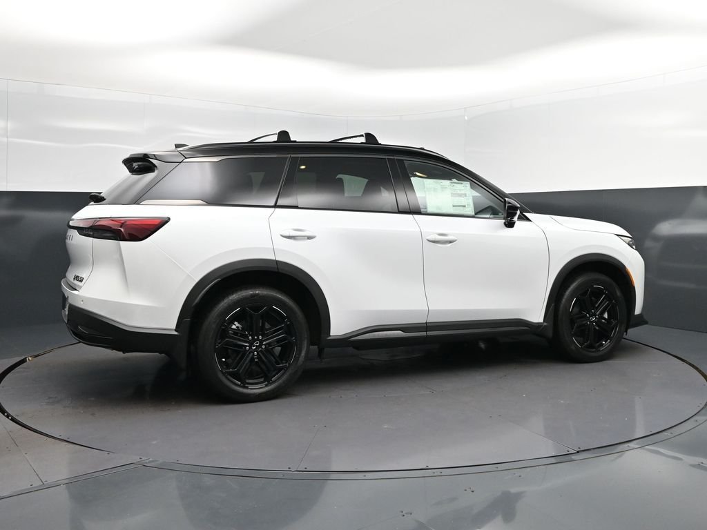 New 2027 2T RAD WHT INFINITI Sport AWD image 8