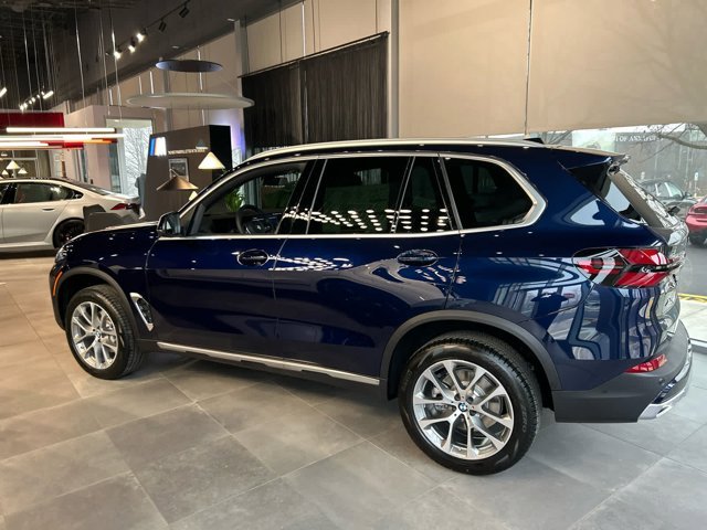 Used 2026 Tanzanite Blue II Metallic BMW xDrive40i image 4