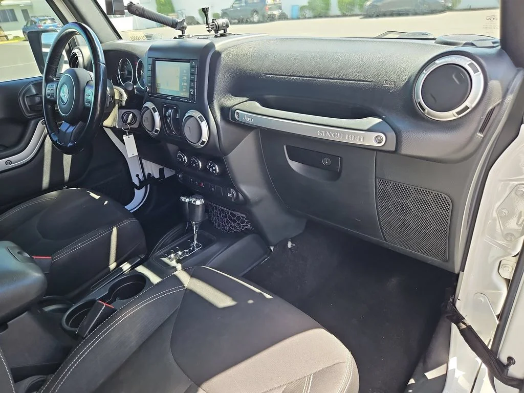 Used 2018 Granite Crystal Metallic Clearcoat Jeep Unlimited Rubicon image 28