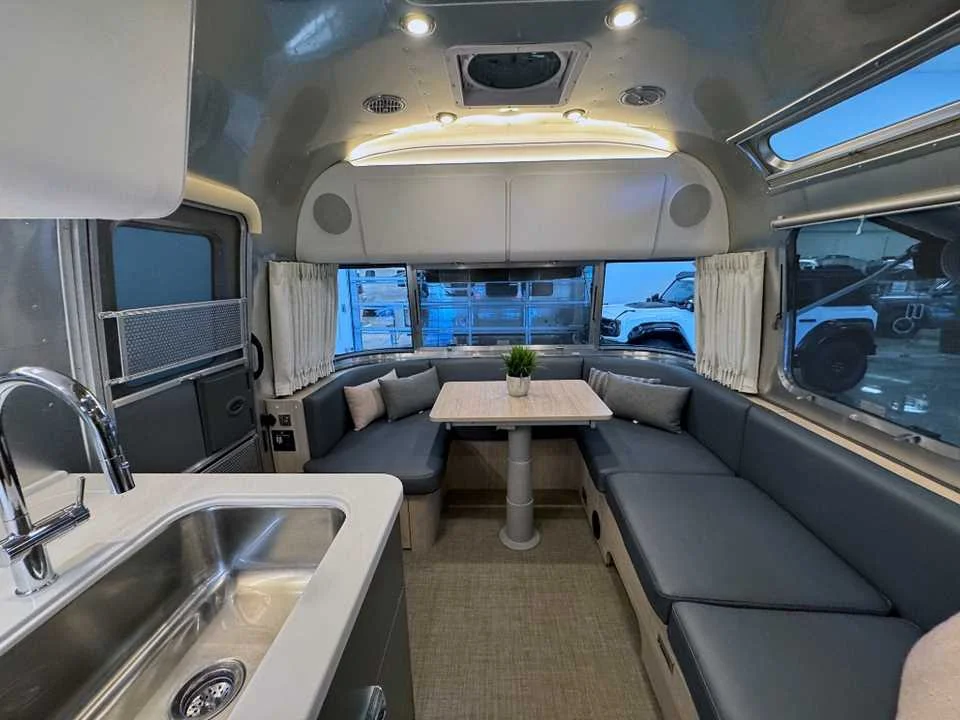 New 2027 SILVER AIRSTREAM  image 34
