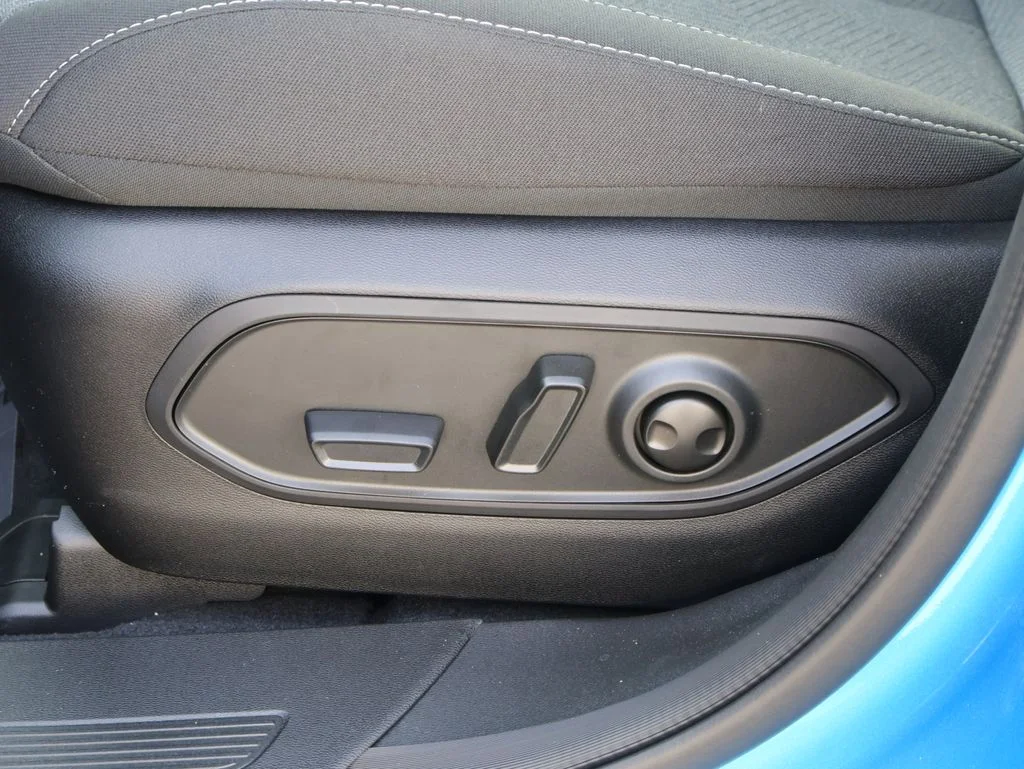 New 2026 Hydro Blue Pearl-Coat Exterior Paint Jeep Laredo image 22