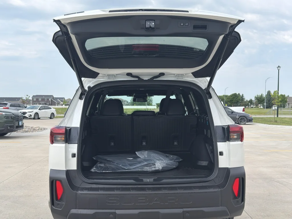 New 2026 CRYSTAL WHITE PEARL Subaru Premium image 7