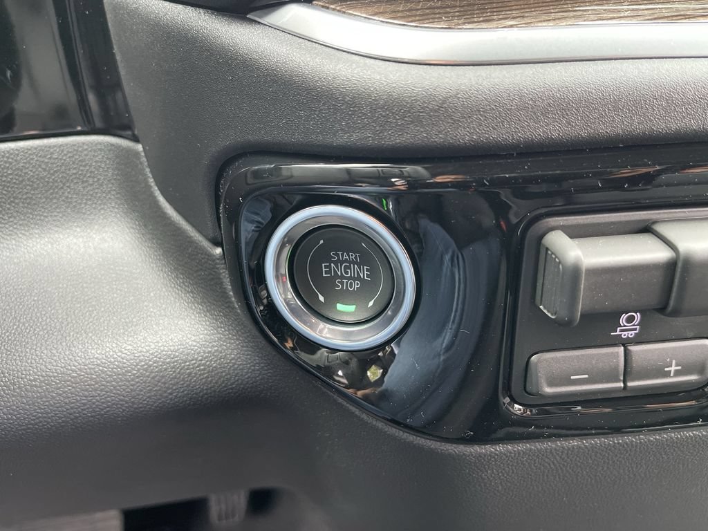 New 2026 Sterling Metallic GMC Elevation image 17