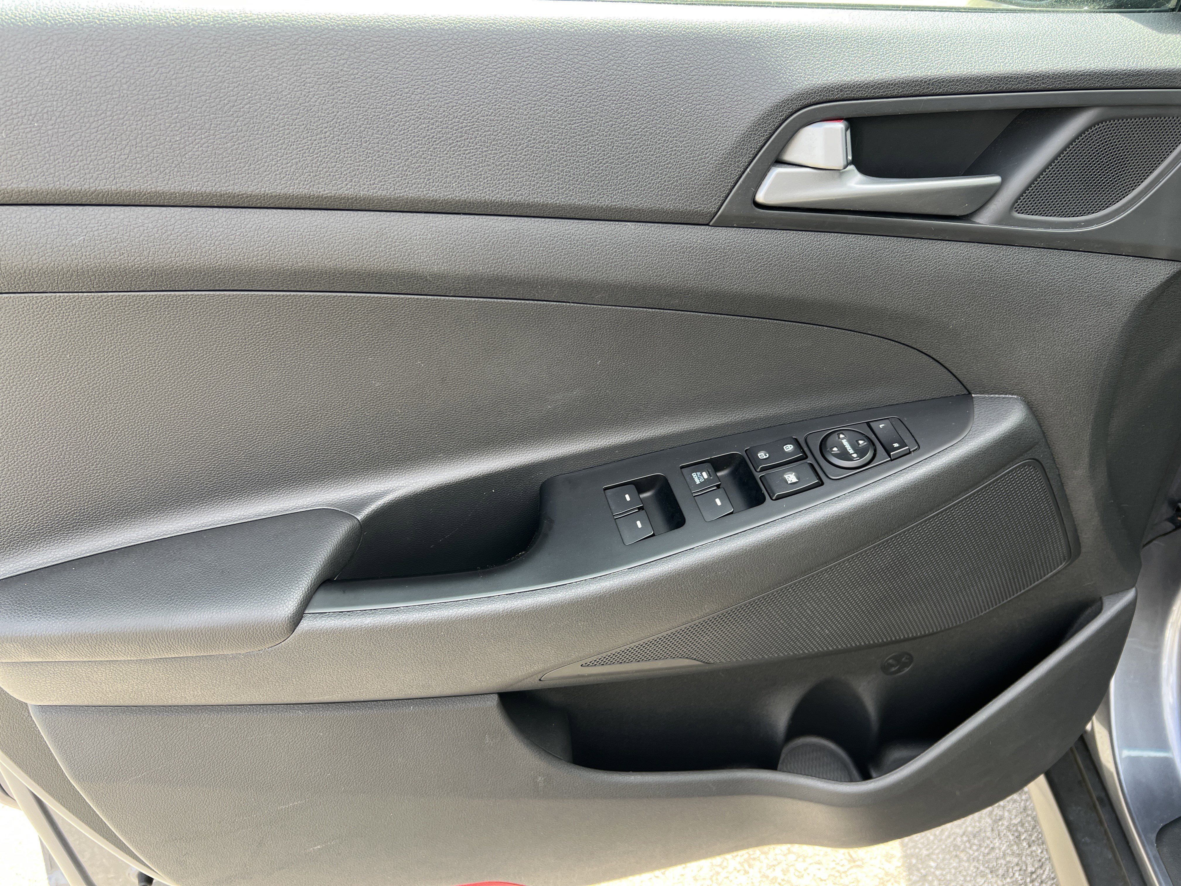 Used 2017 Coliseum Gray Hyundai  image 10