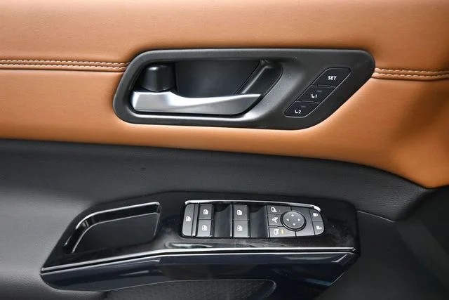 New 2026 Super Black Nissan Platinum image 17