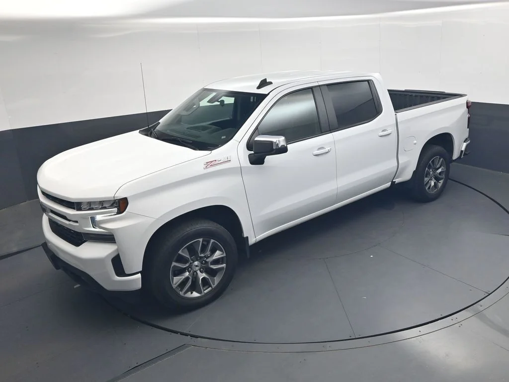 Used 2022 White Chevrolet RST image 39