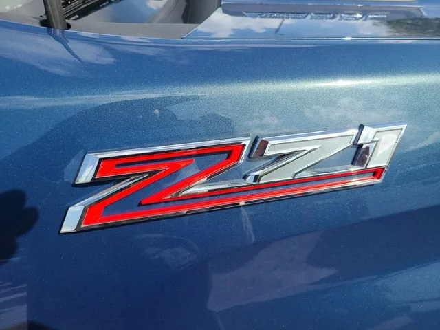 Used 2025 Lakeshore Blue Metallic Chevrolet LT image 31