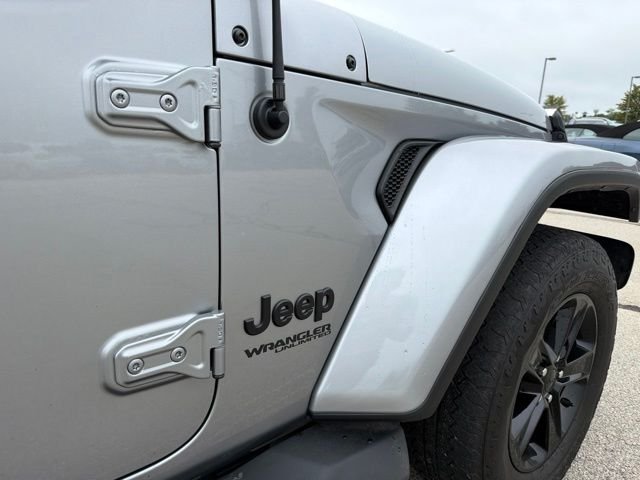 Used 2021 Billet Silver Metallic Clearcoat Jeep Unlimited Sahara Altitude image 7