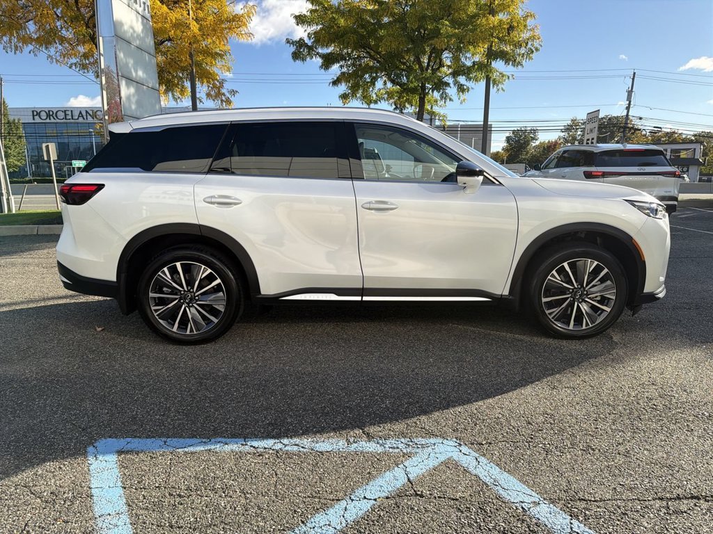 Certified Used 2026 White INFINITI LUXE image 9
