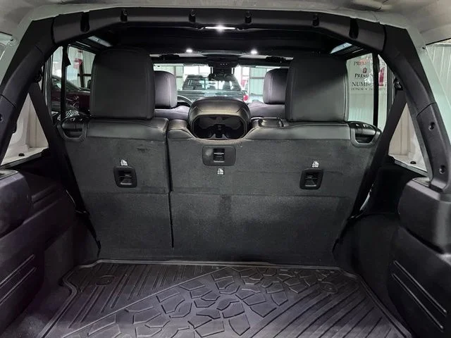 Used 2024 Gray Jeep Sahara image 4