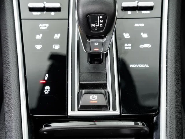 Used 2019  Porsche 4 image 21