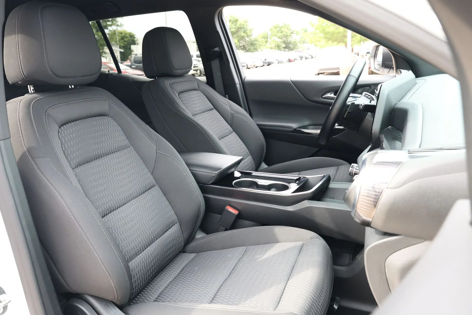Used 2025 White Chevrolet LT image 29