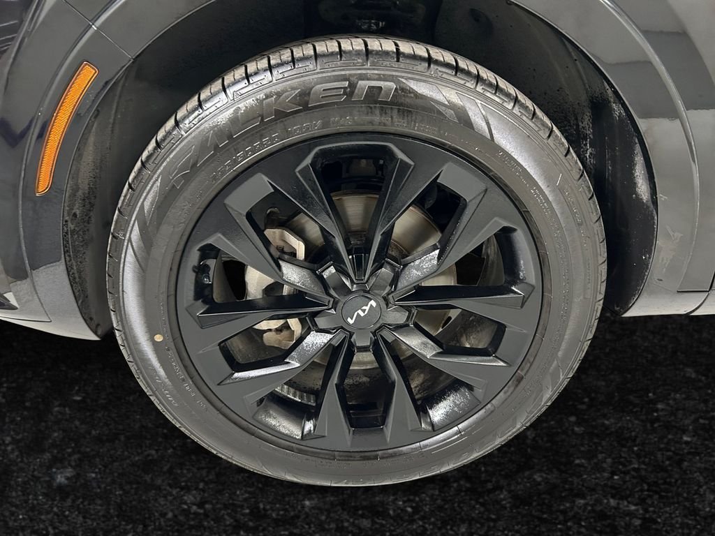 Used 2023 Black Kia SX image 25