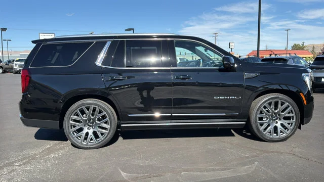 2027 GMC Yukon Denali Ultimate - Photo 2