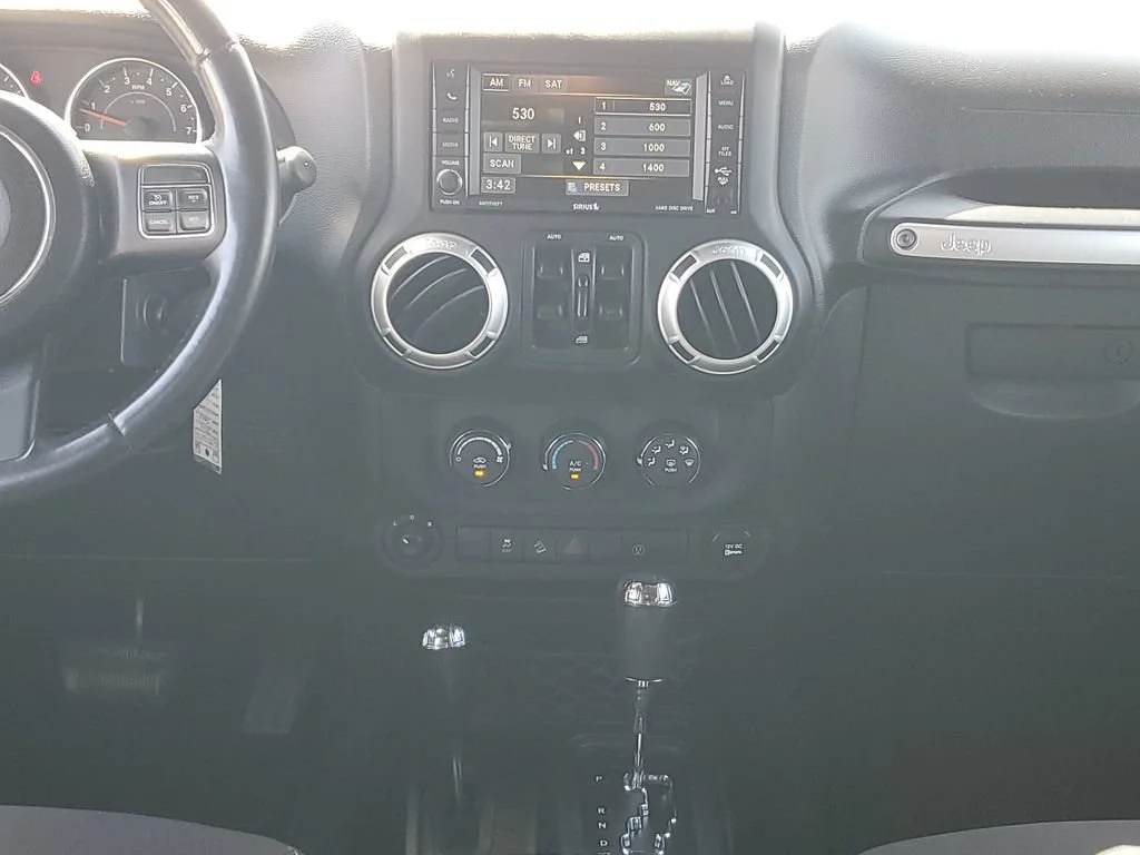 Used 2014 Black Jeep Sahara image 15