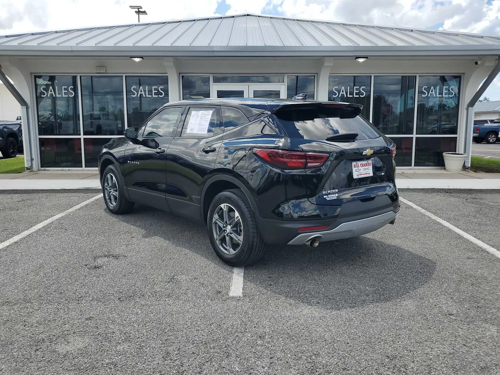 Used 2023 BLACK Chevrolet LT image 3