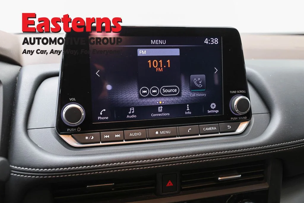 Used 2023 White Nissan S image 18