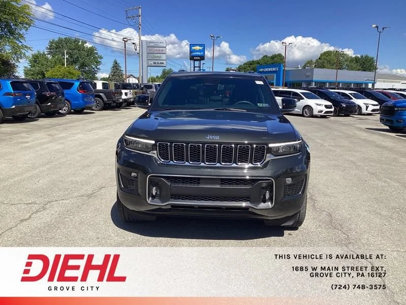 Used 2023  Jeep Overland image 2