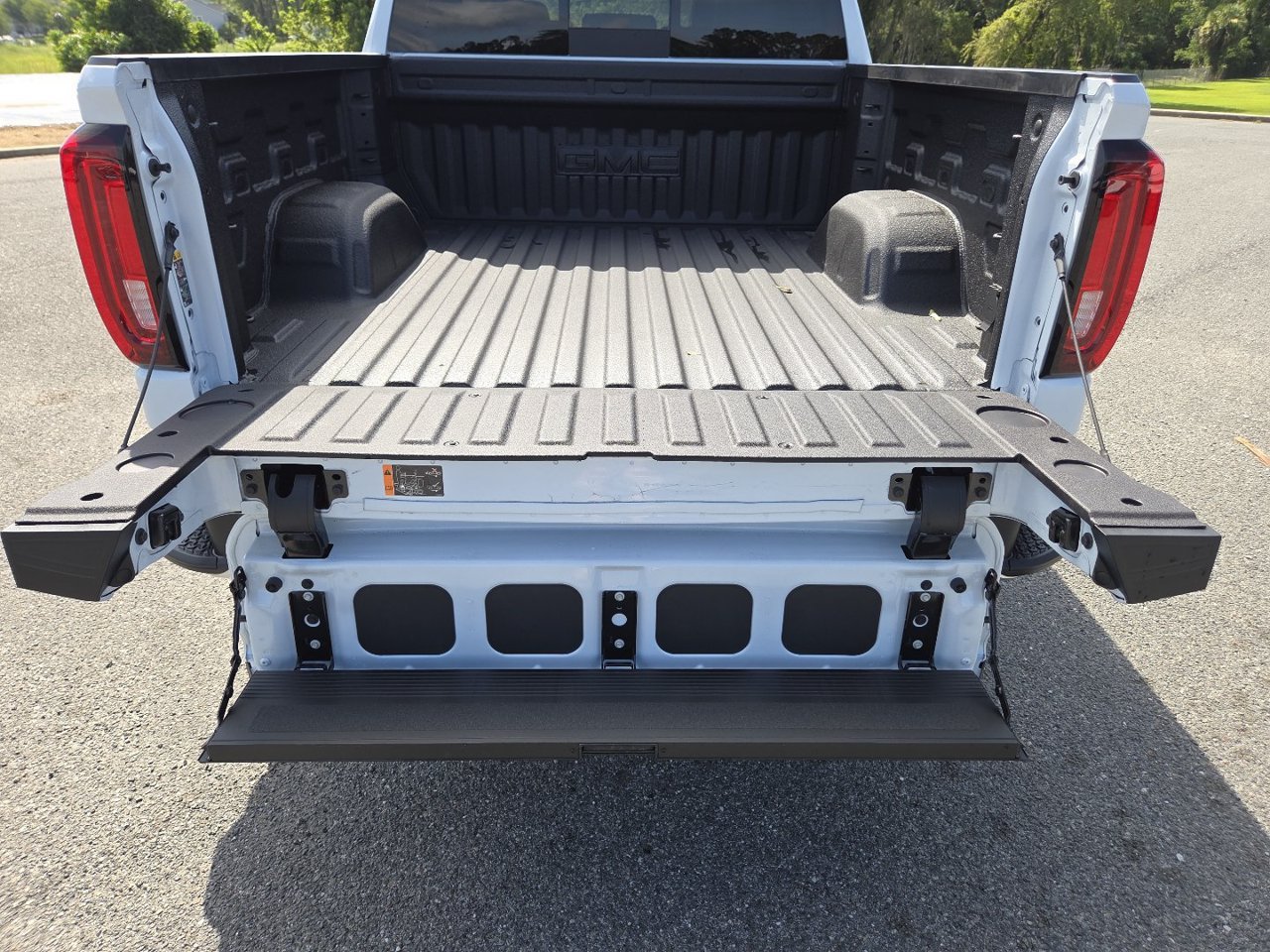 2026 GMC Sierra 1500 SLT - Photo 22
