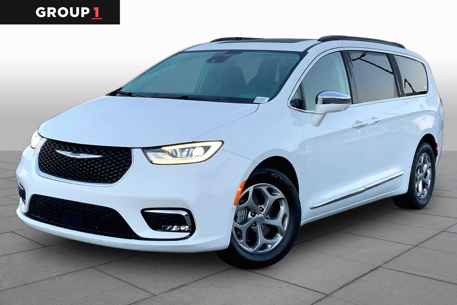 2022 Chrysler Pacifica Limited's photo
