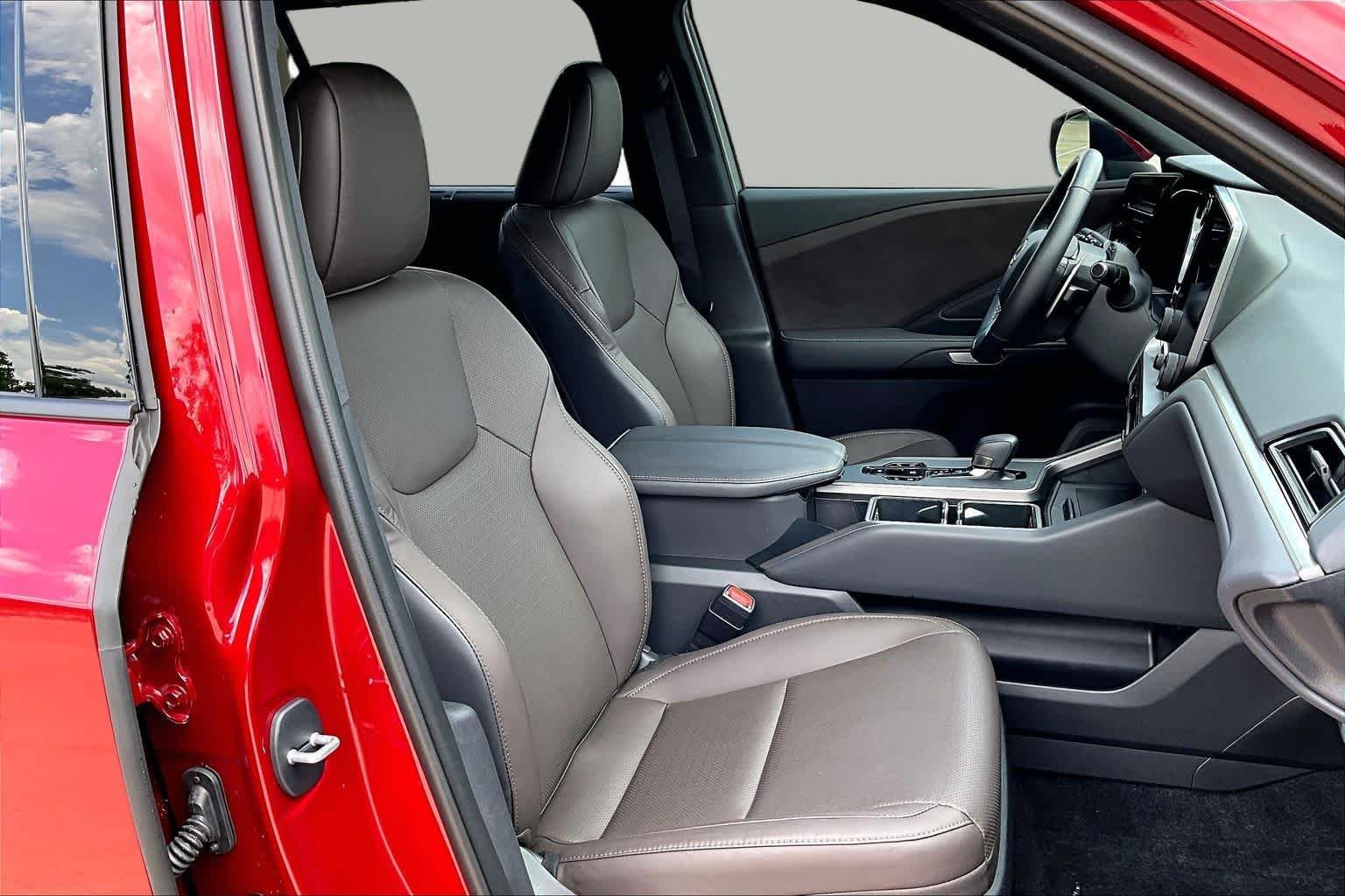 Used 2026 Matador Red Mica Lexus Premium image 9