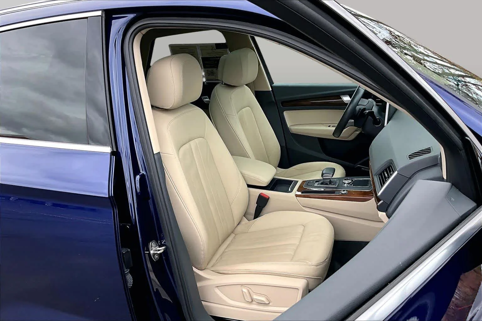 Used 2018 Navarra Blue Metallic Audi Premium Plus image 8