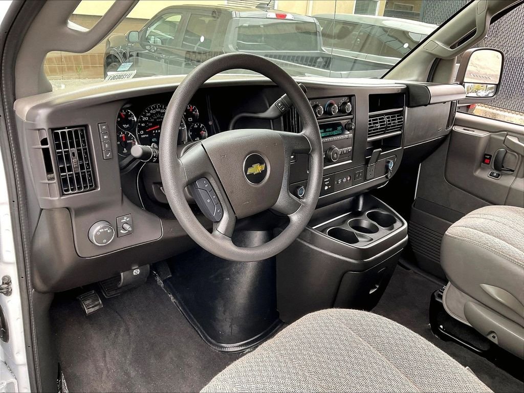 Used 2025 White Chevrolet LT image 8
