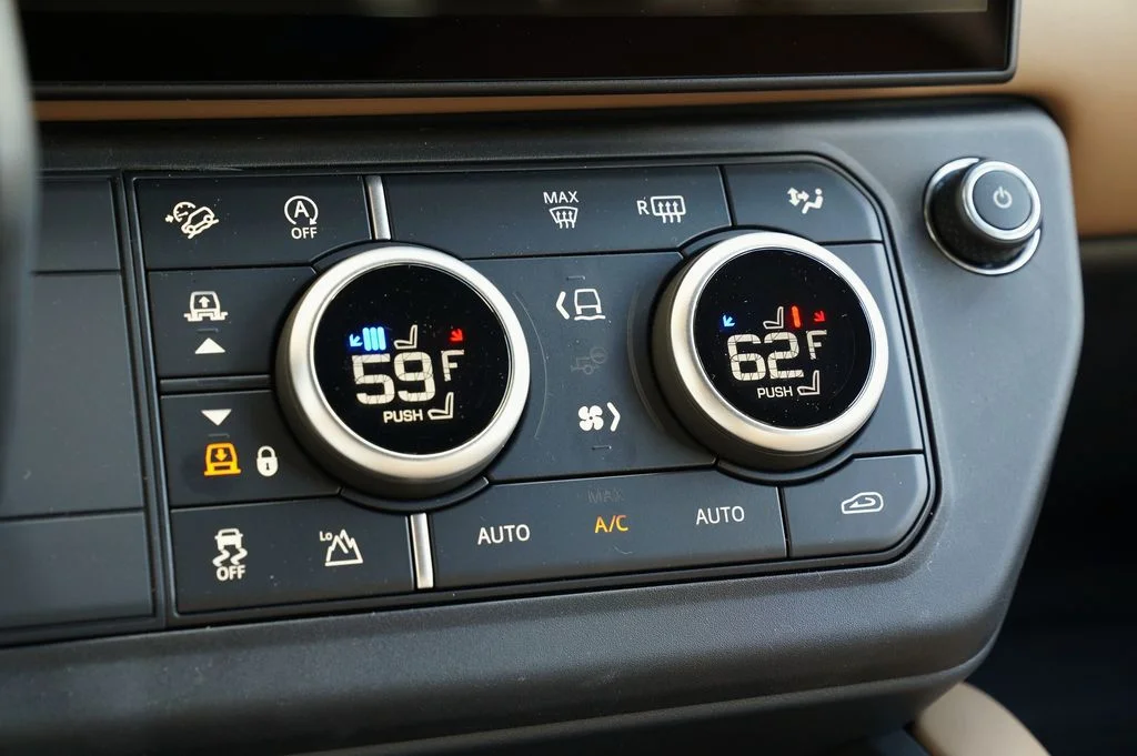 New 2026 Fuji White Land Rover X-Dynamic SE image 29