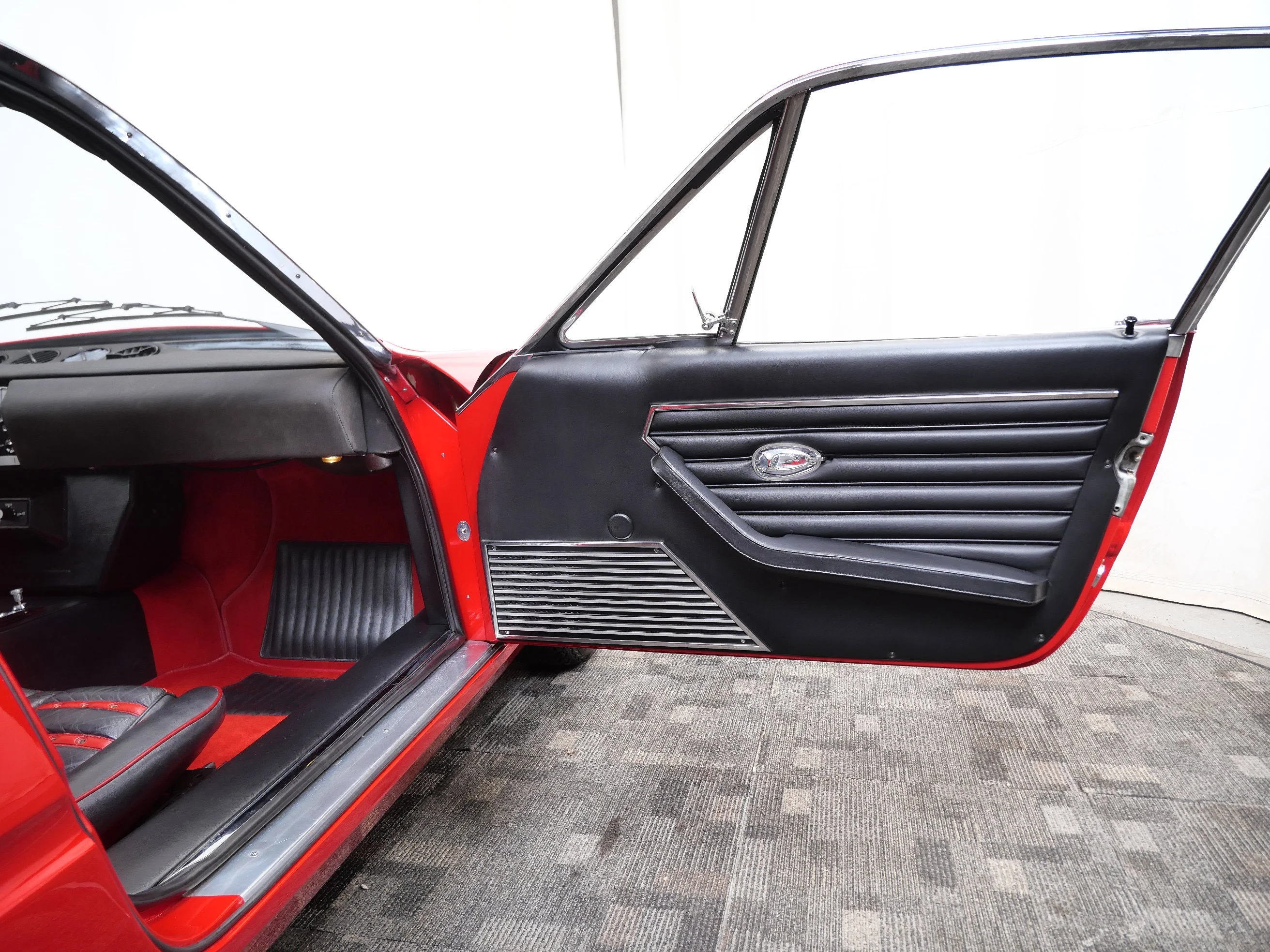 Used 1971 Rosso Chiaro Ferrari  image 15
