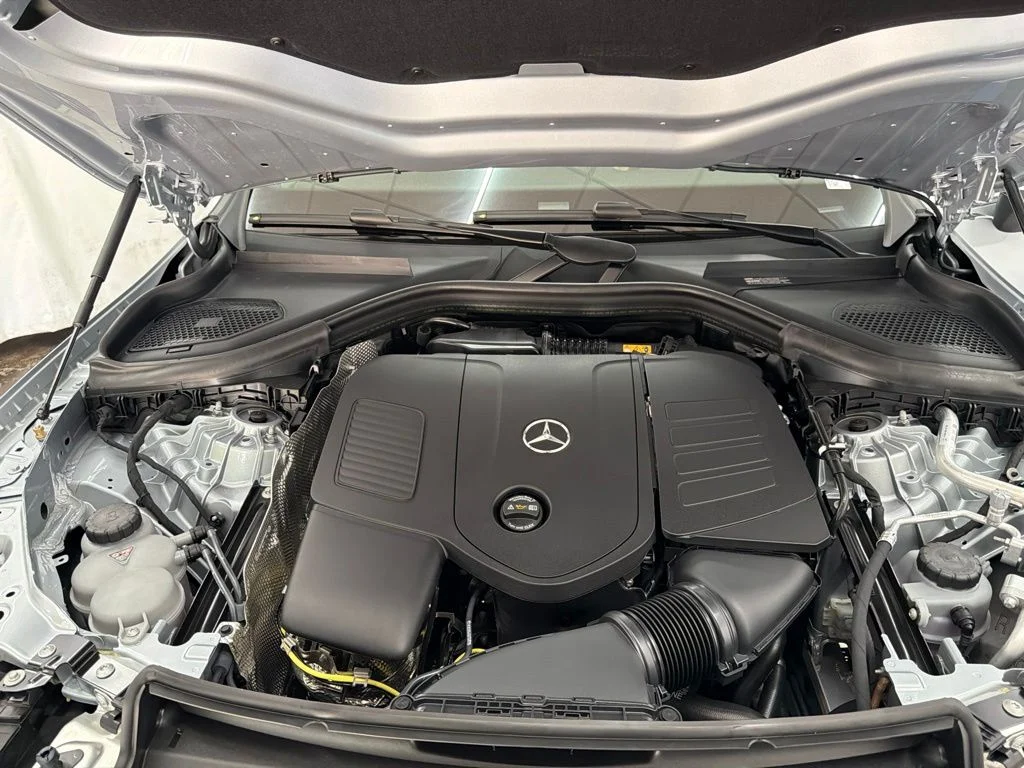 New 2027 Silver Mercedes-Benz GLC 300 image 31