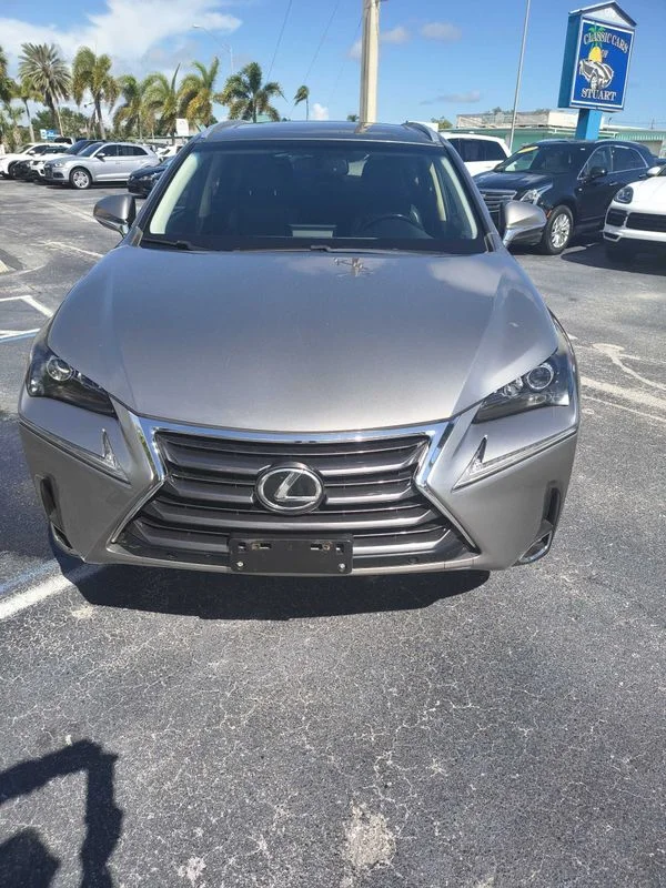 Used 2015  Lexus  image 2