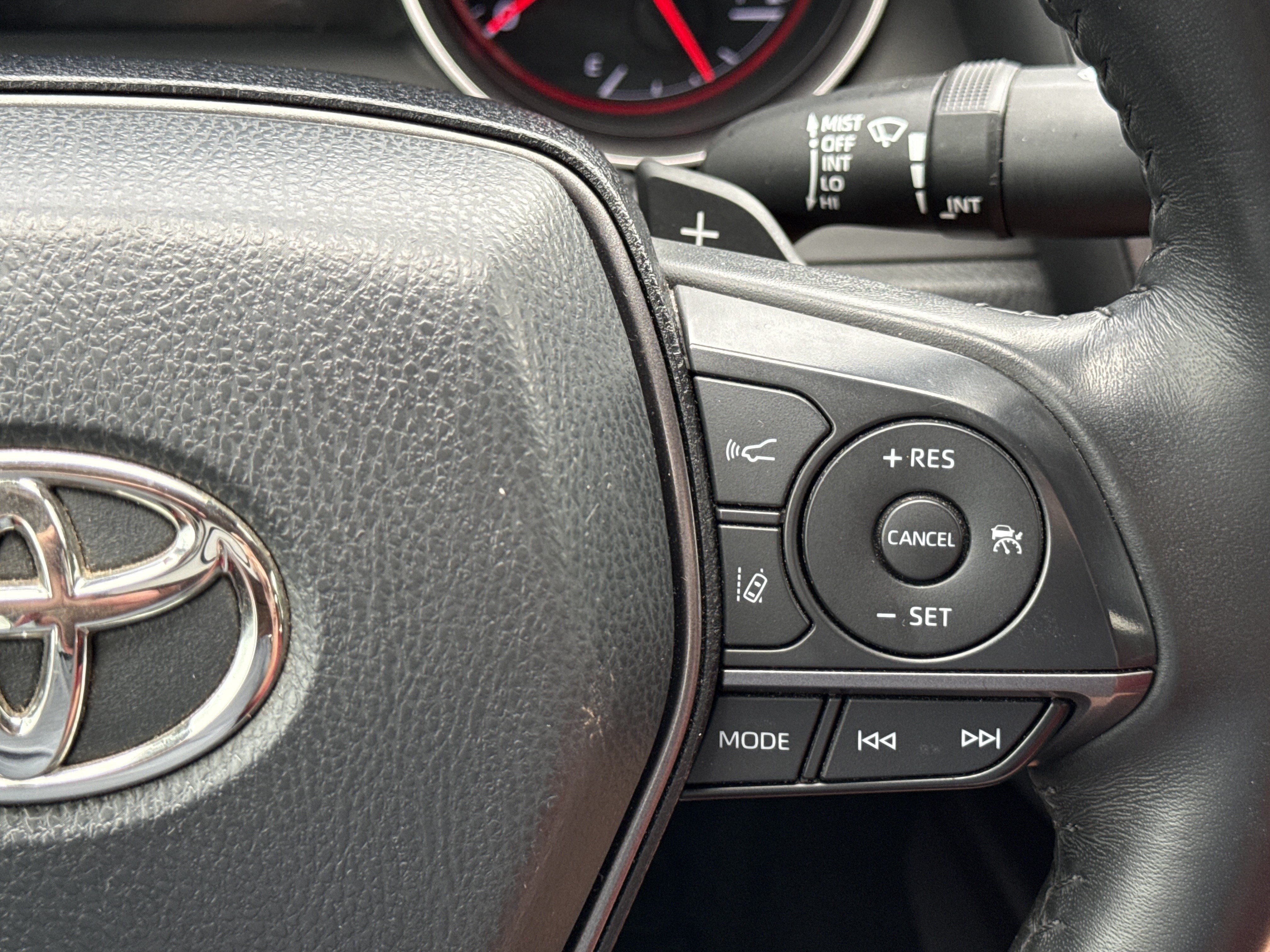 Used 2023 Wind Chill Pearl/Midnight Black Metallic Toyota XSE image 22