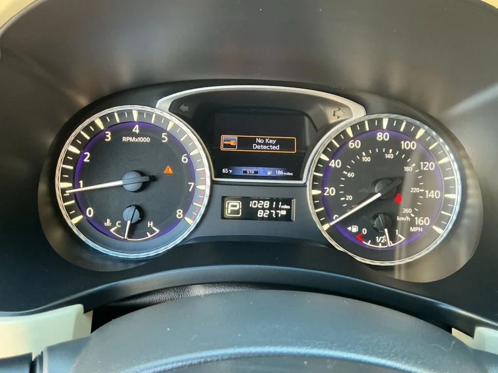 Used 2016 Black INFINITI Base image 14