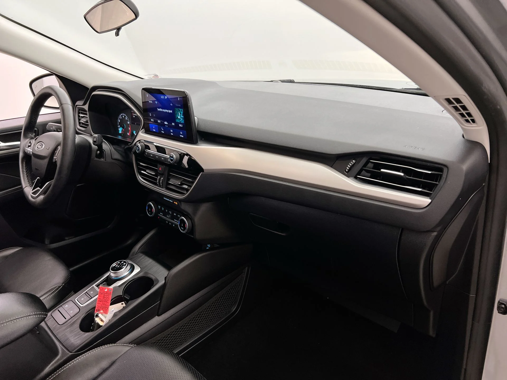 Used 2022 Silver Ford SEL image 13