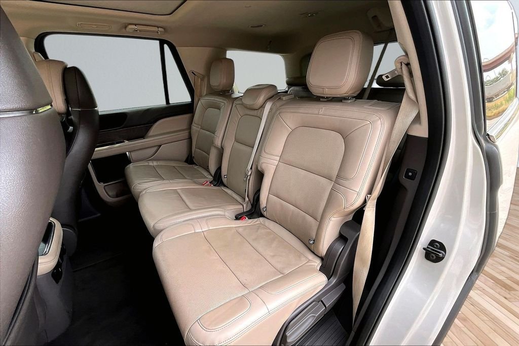 Used 2022 White Lincoln Reserve image 24