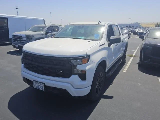 Used 2025 White Chevrolet Custom image 3