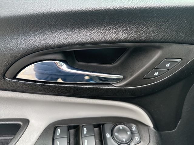 2022 Chevrolet Equinox LS - Photo 21