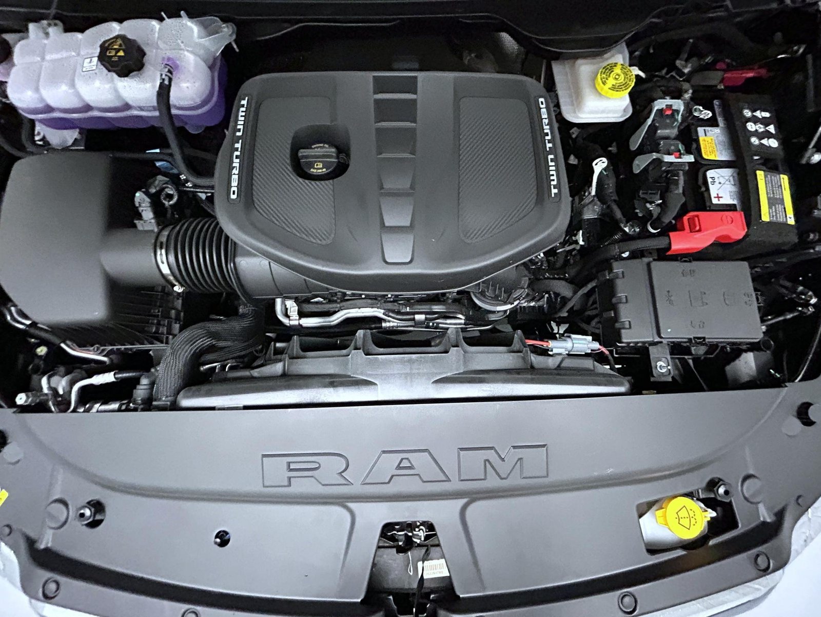 New 2027 Diamond Black Crystal Pearl-Coat Exterior Paint RAM Tungsten image 24