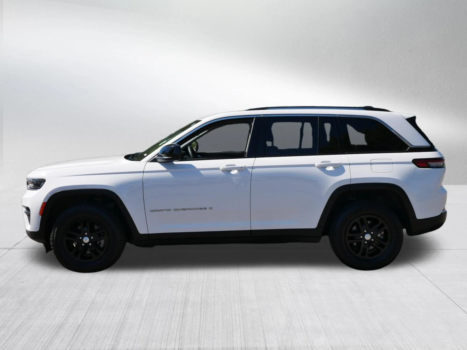 Used 2023 Bright White Clearcoat Jeep Laredo image 4