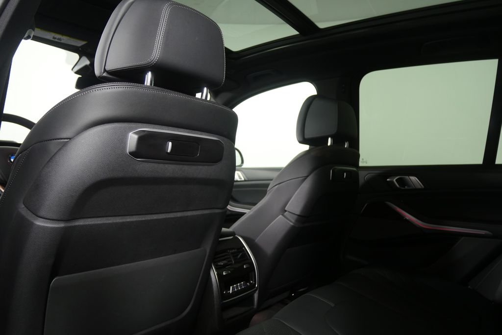 Used 2024 Black Sapphire Metallic BMW xDrive40i image 19