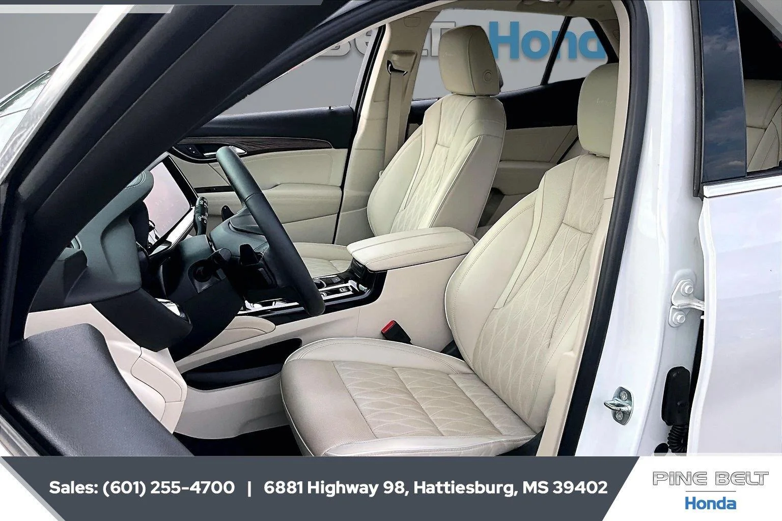 Used 2023 White Frost Tricoat Buick Avenir image 18
